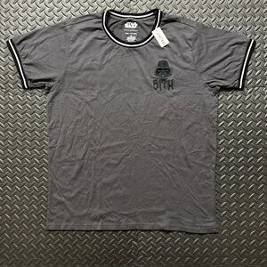 Star Wars Dark Gray Men's Tee with Black Accents